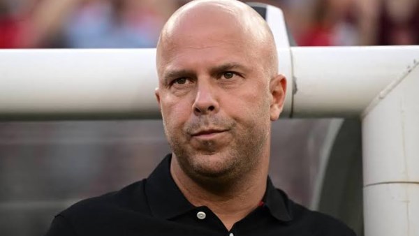 سلوت يبرر قراراته أمام باريس سان جيرمان : نحتاج للأهداف .. وصلاح على الدكة خيار فني