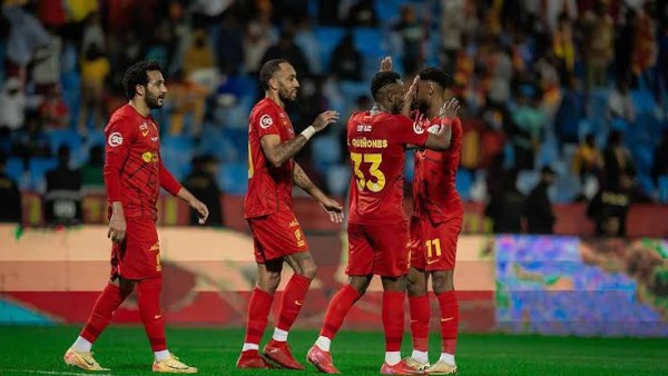 القادسية يفلت من الهزيمة أمام الشباب في الدوري السعودي