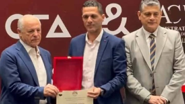 هاني أبوريدة وأوسكار يكرّمان الحكم محمود وفا