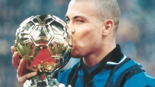 أصغر فائزين بالبالون دور.. قصص نجوم كتبوا التاريخ قبل الـ23