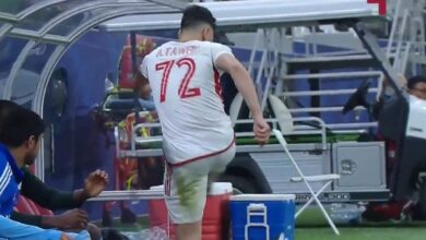 بعد انفعاله بسبب التبديل.. أكرم توفيق يعتذر لجماهير وإدارة نادي الشمال القطري