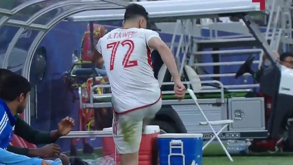 بعد انفعاله بسبب التبديل.. أكرم توفيق يعتذر لجماهير وإدارة نادي الشمال القطري