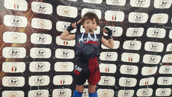 حمزة محمد بطلا للجمهورية في الكيك بوكسينك للبراعم