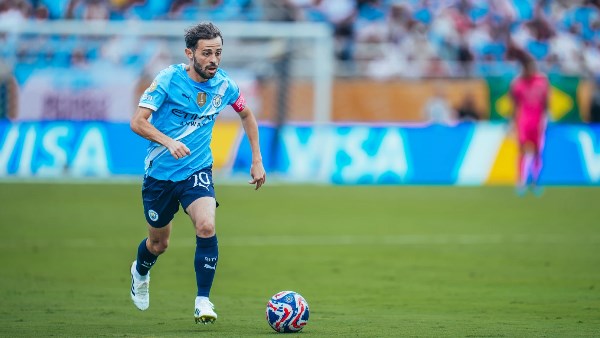 توج بـ 19 بطولة.. إعتزال جوهرة السيتي بعد تجربة احتراف 9 سنوات