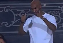 شيكابالا يوزع مياه وحازم إمام يرقص.. لقطات إنسانية لنجوم الزمالك بالمدرجات