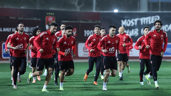 إجراء عاجل في تشكيل الأهلي بسبب بيراميدز.. تفاصيل