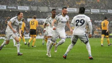 ليدز يكتسح وولفرهامبتون بثلاثية في الدوري الإنجليزي