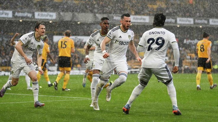 ليدز يكتسح وولفرهامبتون بثلاثية في الدوري الإنجليزي