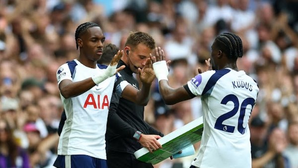 توتنهام يتعادل مع برايتون 2-2 في الدوري الإنجليزي