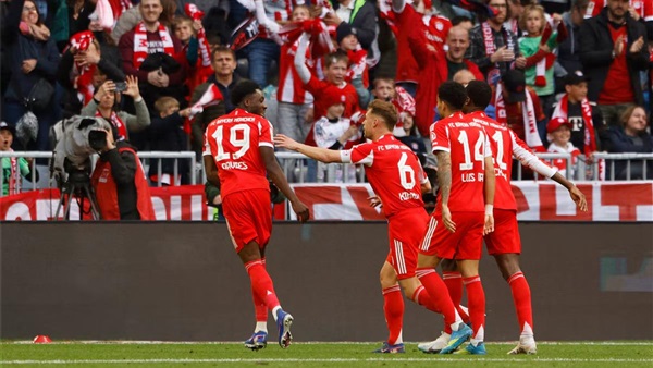 رسميا.. بايرن ميونخ بطلا لـ الدوري الألماني برباعية أمام شتوتجارت
