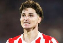 برشلونة يراقب ألفاريز.. وموقف حاسم من أتلتيكو مدريد