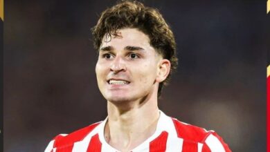 برشلونة يراقب ألفاريز.. وموقف حاسم من أتلتيكو مدريد