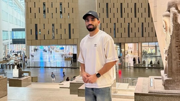 مروان عطية يخطف الأنظار من المتحف المصري الكبير