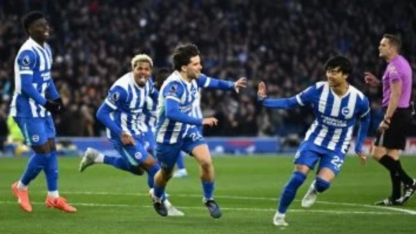 «برايتون» يُسقط «تشيلسي» بثلاثية ويُشعل صراع المراكز الأوروبية في البريميرليج