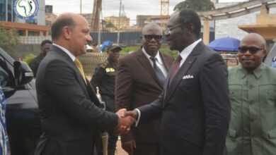 وزير الرياضة الكاميروني يستقبل رئيس الاتحادين المصري والأفريقي للجمباز