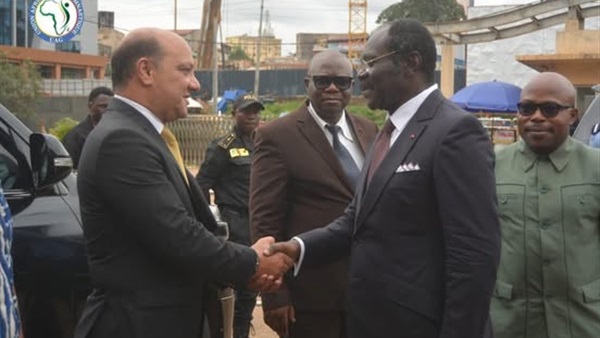 وزير الرياضة الكاميروني يستقبل رئيس الاتحادين المصري والأفريقي للجمباز