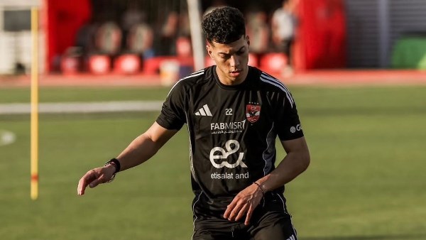 إمام عاشور يخطف الأنظار في مران الأهلي