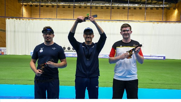 الهند تُحطم الرقم القياسي العالمي في بندقية 10 متر في بطولة العالم للرماية للناشئين