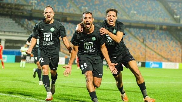 البنك الأهلي يهزم زد بثنائية ويشعل المنافسة في الدوري المصري