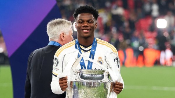 مانشستر يونايتد يضع تشواميني هدفًا رئيسيًا رغم تمسك ريال مدريد