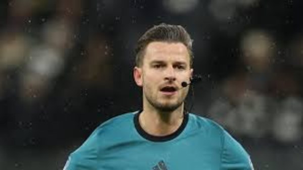 الألماني شلاجر حكماً لمواجهة بيراميدز والأهلي في الدوري المصري