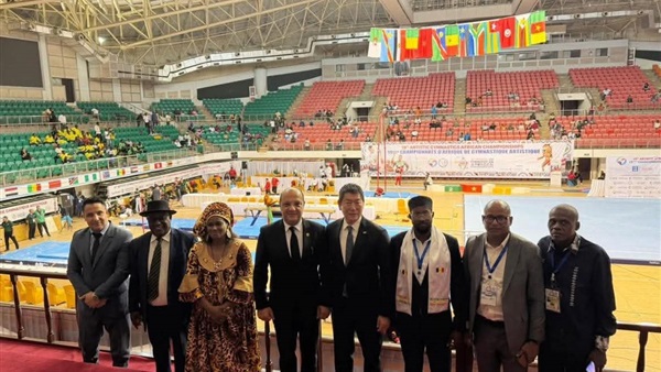 إيهاب أمين يستقبل رئيس الاتحاد الدولي في الكاميرون خلال البطولة الأفريقية للجمباز