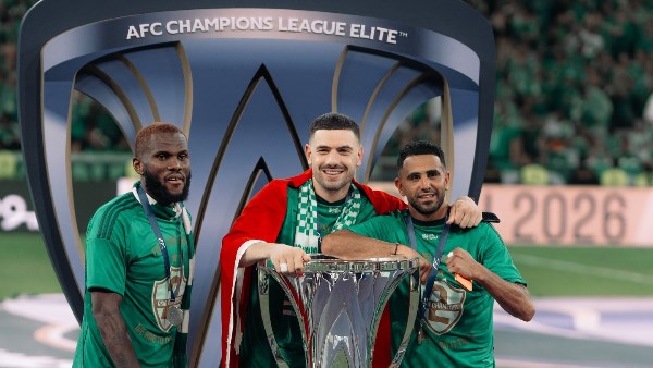 الجماهير تشارك الأهلي فرحة التتويج بدوري أبطال آسيا على كورنيش جدة