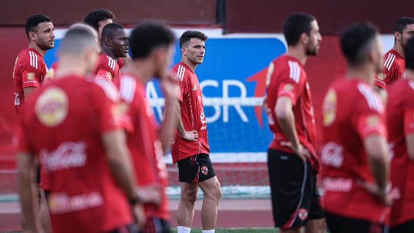 عمرو الحديدي: لا بد من رحيل لاعبي الأهلي بالكامل.. وزيزو وبن شرقي نسيوا كرة القدم