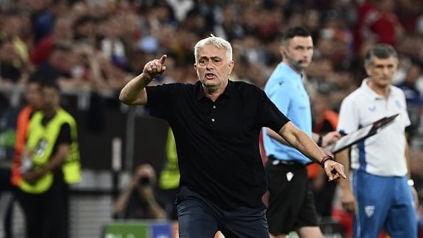 مورينيو يعود لحسابات ريال مدريد.. وبيريز يحسم ملف المدرب الجديد