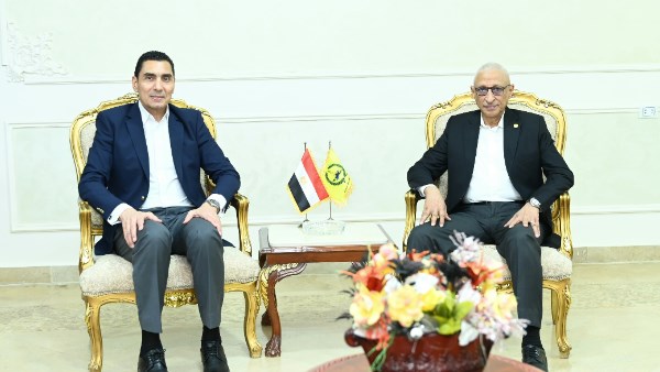 ضمن احتفالات عيد تحرير سيناء.. وزير الشباب والرياضة يلتقي محافظ شمال سيناء بديوان عام المحافظة