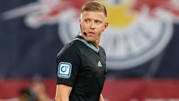 من هو روبرت شرودر؟ سجل تحكيمي بارز للحكم المرشح لإدارة قمة الأهلي والزمالك