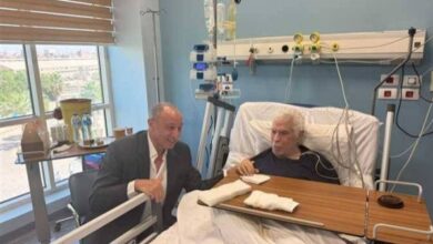 خالد الغندور يدافع عن حسن شحاتة : راعوا السن والمرض