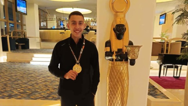 نور أشرف يتوج بلقب بطولة العالم للقوة البدنية