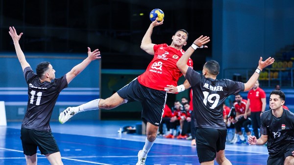 رجال يد الأهلي يتوج ببطولة كأس مصر بعد الفوز على الأوليمبي