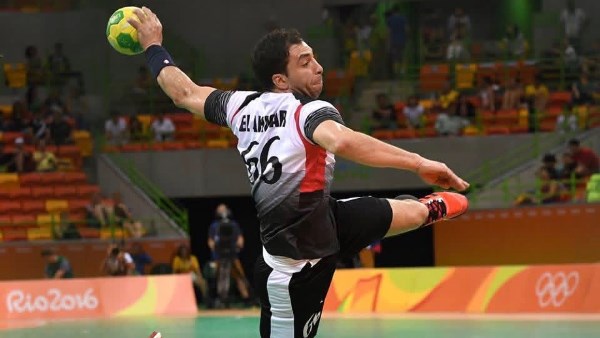 نهاية مشوار أسطورة اليد .. أحمد الأحمر يعلن رحيله عن الزمالك برسالة مؤثرة للجماهير