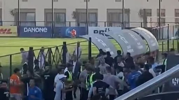 اشتباكات عنيفة بين بروكسي ومسار إف سي بعد أزمة تحكيمية في دوري المحترفين