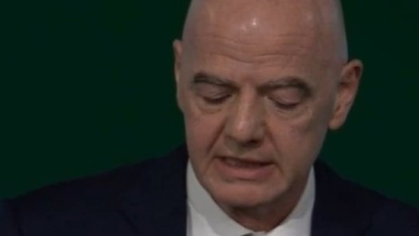 فيفا : إيران تشارك في كأس العالم .. وكرة القدم توحد الشعوب