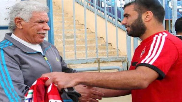عماد متعب يساند حسن شحاتة: المعلم صنع أجيالا كاملة وتاريخا لا يُنسى