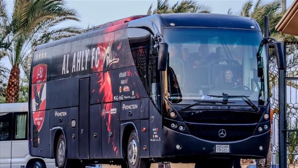 الأهلي يصل إستاد القاهرة لمواجهة الزمالك في مباراة القمة