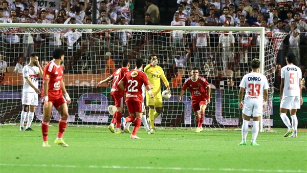الشوط الأول.. الأهلي يضرب شباك الزمالك بهدفين