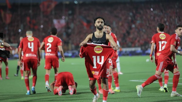 نهاية الشوط الأول.. الأهلي يتقدم على الزمالك بهدفي بن شرقي والشحات في الدوري