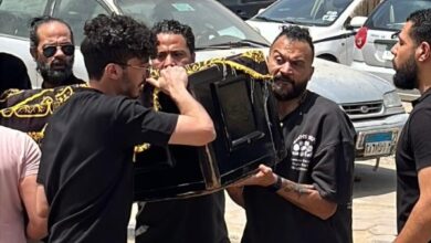 لحظات الوداع الأخيرة.. تشييع جثمان والدة إبراهيم سعيد إلى مثواها الأخير