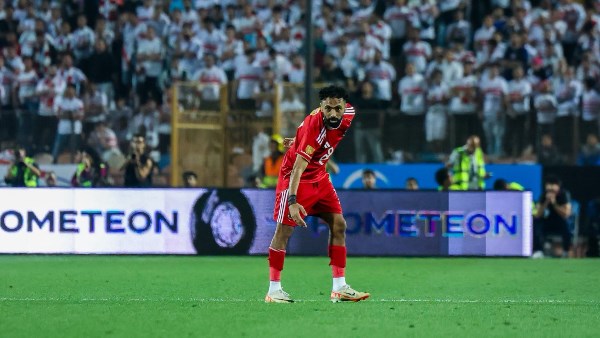سر تحية حسين الشحات.. يشعل التساؤلات داخل الأهلي..هل كانت لحظة وداع بعد هزيمة الزمالك؟