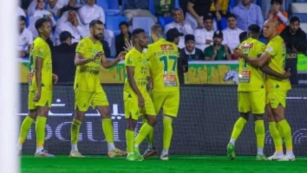 الخليج يهزم ضمك 2-0 في الدوري السعودي