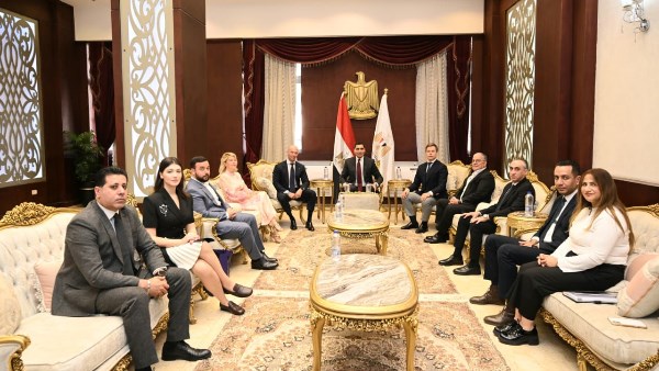 وزير الرياضة يلتقي نائب رئيس الأولمبية الروسية