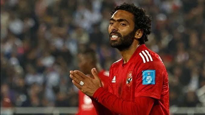 شوبير يكشف موقف حسين الشحات من الاستمرار مع الأهلي