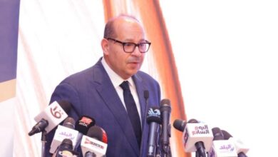 إدريس يتفرغ للاتحاد الدولي والأولمبية ويعتذر عن اتحاد السباحة