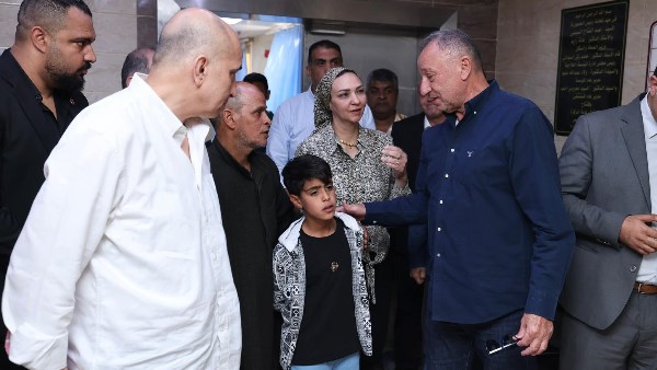 الخطيب يزور عبدالله عربي ‏مشجع الأهلي بعد تعرضه لحادث.. شاهد