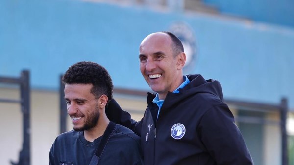 مصطفي فتحي يؤازر لاعبي بيراميدز قبل مواجهة سيراميكا