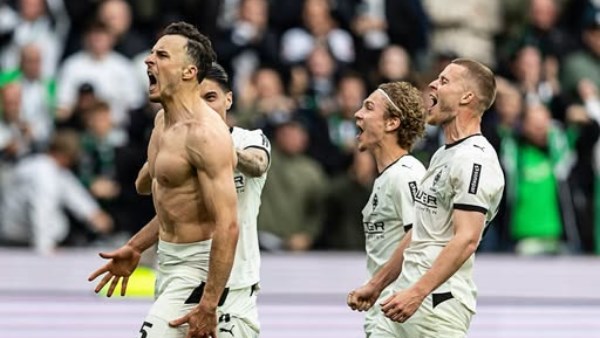 برروسيا مونشجلادباخ يحقق فوزا صعبا على دورتموند بهدف نظيف بالدوري الالماني